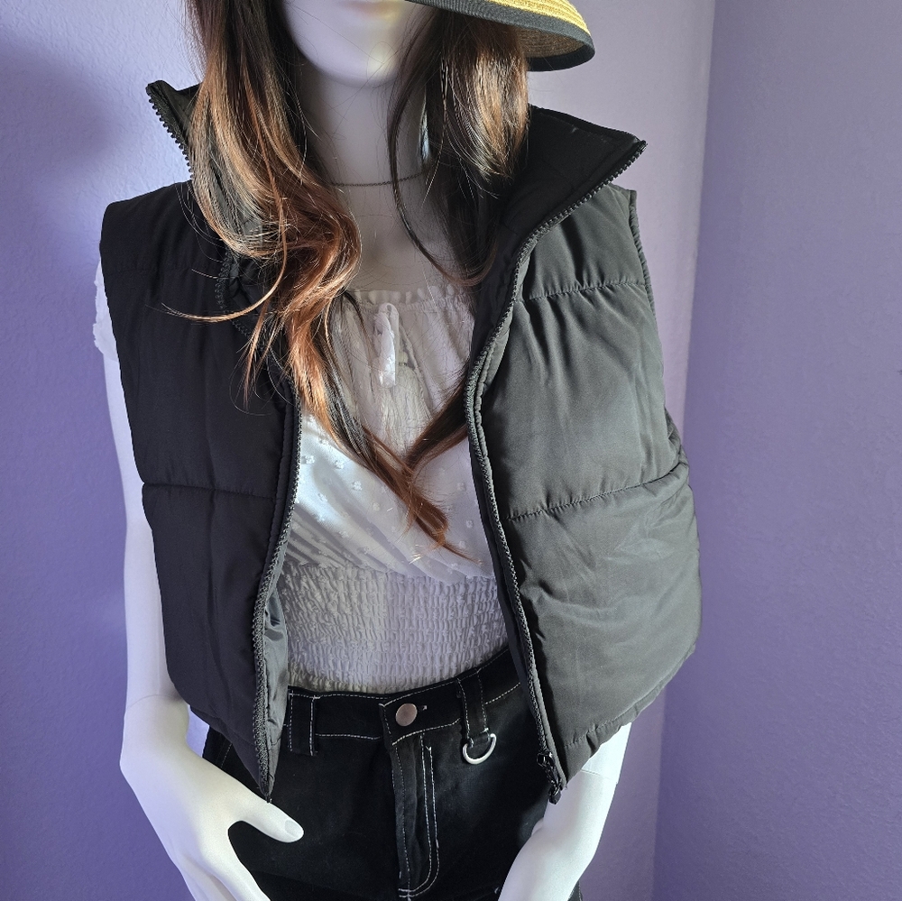 Cropped Puffer Vest Zip Up Stand High Collar Black Lightweight L Juniors